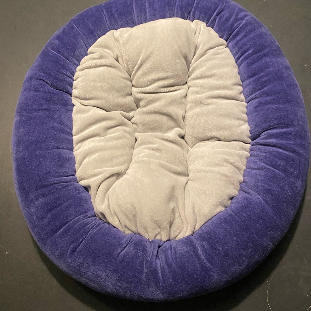 Super cushy and plush cat bed